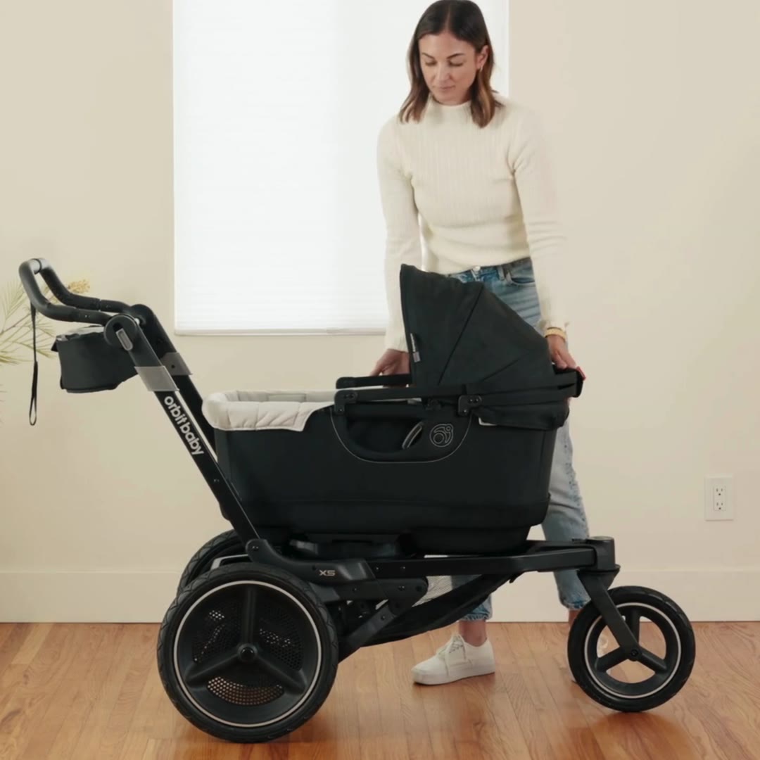 Orbit Baby Travel Bassinet docked on the X5 Jogging Stroller SmartHub